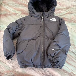 The North Face Black Hooded Puffer Jacket 550 down winter jacket